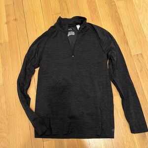 Zella men’s quarter zip long sleeved shirt. Size small, heathered gray.